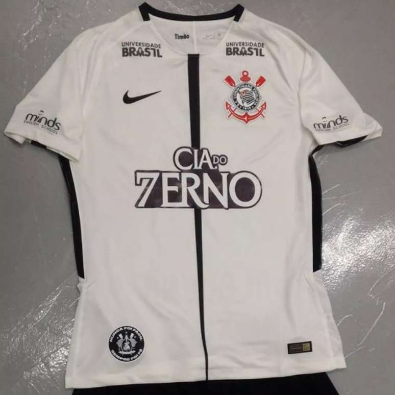 Minds estampava as duas mangas da camisa em 2017 (Foto: Divulgação)