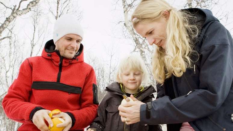 Transferir patrimônio de pai para filho bem cedo evita impostos e problemas na Noruega, dizem especialistas