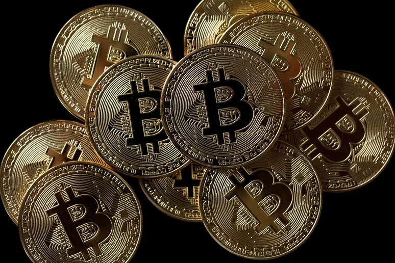 Ilustração de moeda virtual bitcoin
8/12/2017 REUTERS/Benoit Tessier/Illustration
