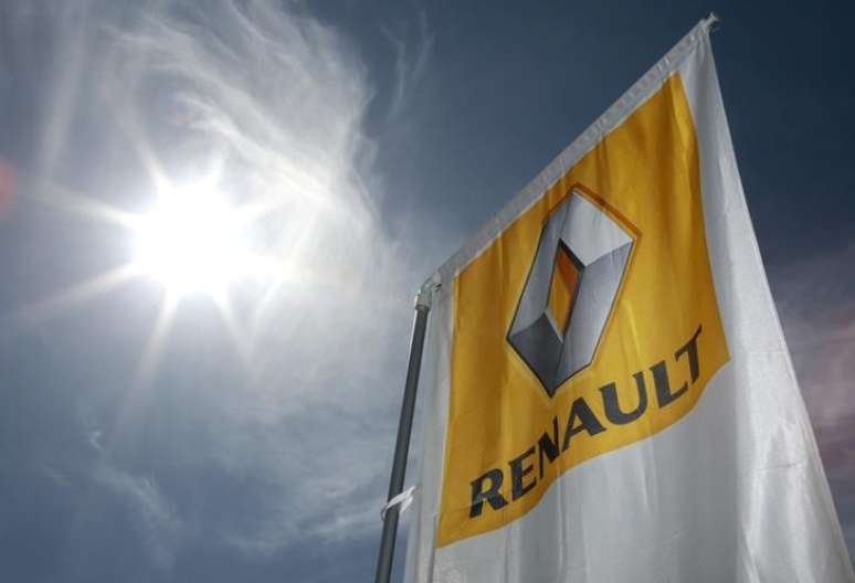 Bandeira da Renault em concessionária em Nice, França
29/03/2016 REUTERS/Eric Gaillard