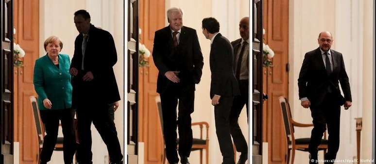 Merkel (esq.), seu aliado bávaro Horst Seehofer e Martin Schulz durante as reuniões em Berlim