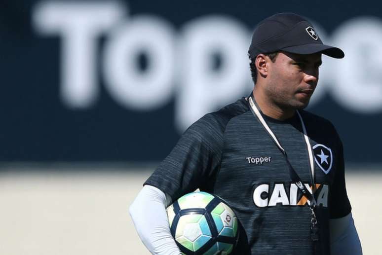 Jair Ventura é o nome preferido da diretoria do Santos para comandar o time na próxima temporada.