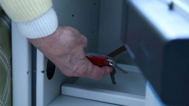 Jackie buscou formas de evitar situa&ccedil;&otilde;es perigosas, como colocar suas chaves em um cofre