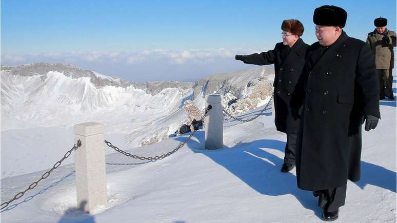 Vulcão entrou em erupção pela primeira vez em 1903 - Kim Jong-un, que parecia não estar muito preocupado com eventuais riscos, o visitou no último sábado