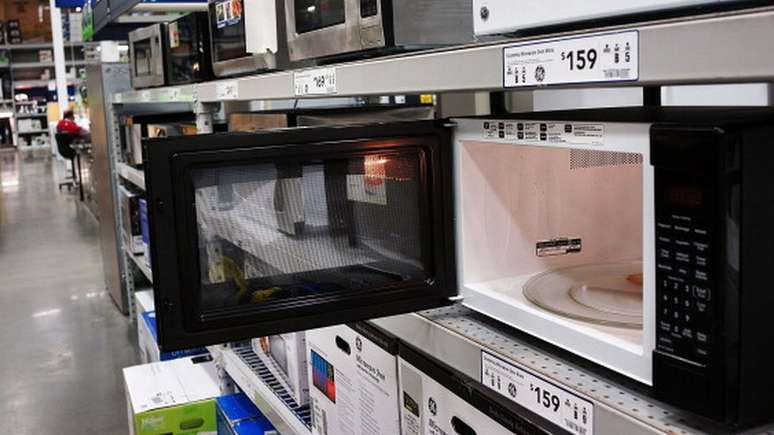 Princ&iacute;pio &eacute; similar ao funcionamento de um forno de micro-ondas - mas com diferente intensidade