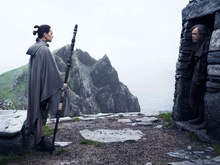 Rey (Daisy Ridley) e Luke Skywalker (Mark Hamill) são peças centrais de um dos arcos de Os Últimos Jedi