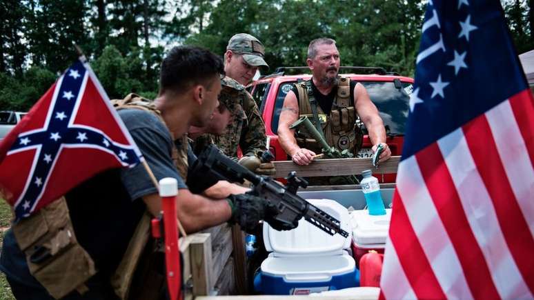 Grupos milicianos s&atilde;o formados em sua maioria por homens brancos