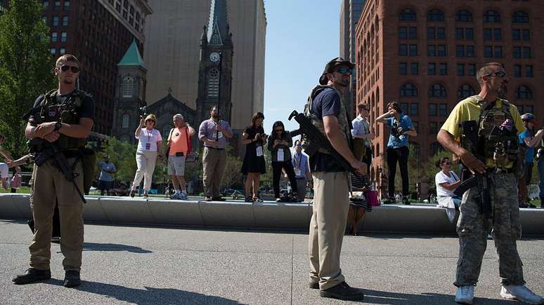 Apesar de alinhamento com a extrema direita, milicianos se colocam como "terceira for&ccedil;a" para manter a paz | Foto: Getty Images