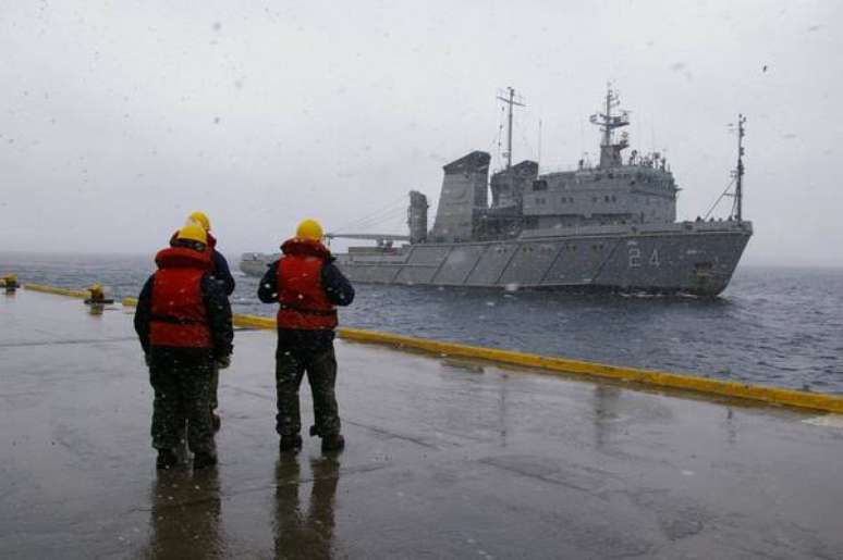 Argentina destitui chefe da Marinha após sumiço de submarino