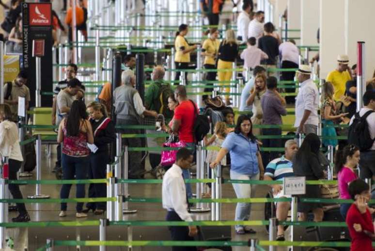 Aeroporto informou que a American Airlines cancelou de forma preventiva o voo que vinha de Miami e que pousaria no Aeroporto de Brasília às 7h35 desta manhã. Automaticamente o voo que partiria da capital às 21h55 também foi cancelado.