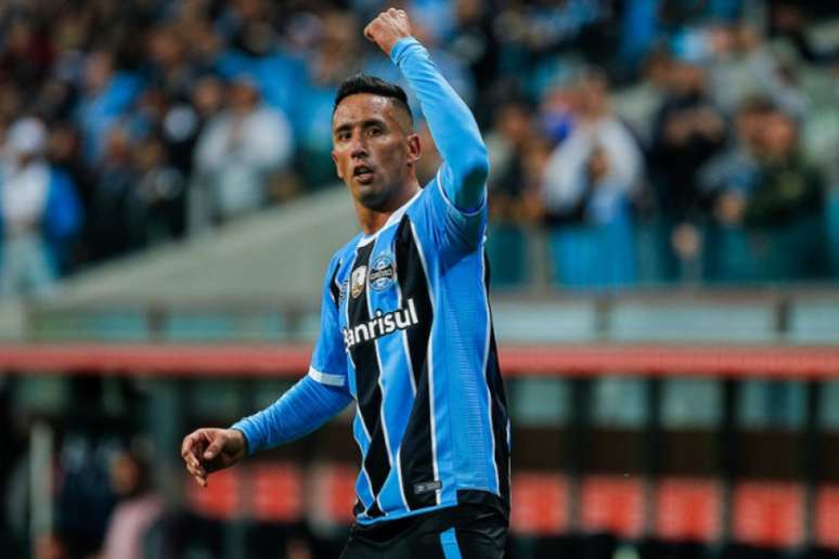 Barrios confirmou que não vai continuar no Grêmio na próxima temporada. Depois da derrota para o Real Madrid na final do Mundial de Clubes, o paraguaio disse não seguirá no Sul. Destino do atacante pode ser o River Plate, da Argentina.