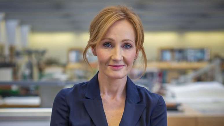 A escocesa J.K. Rowling conta que foi uma criança que vivia na biblioteca