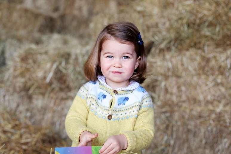 Princesa Charlotte, filha do príncipe britânico William, posa para foto de divulgação 01/05/2017 Palácio de Kensington via REUTERS