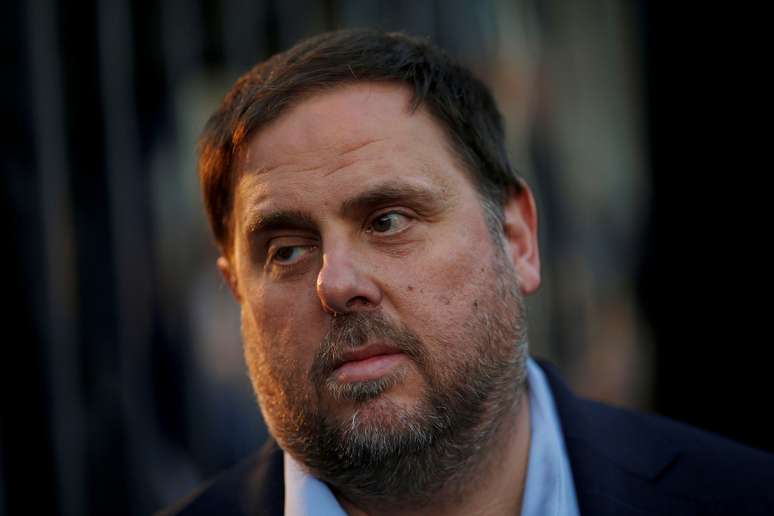 Ex-vice-presidente da Catalunha Oriol Junqueras, do lado de fora da Universidade de Barcelona, na Espanha 27/11/2017 REUTERS/Jon Nazca