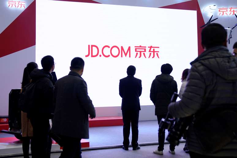 Logo da JD.com durante a Conferência Mundial de Internet em Wuzhen, China
4/12/2017 REUTERS/Aly Song