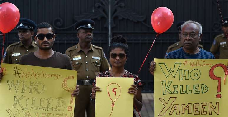 Yameen Rasheed, um ateu que vivia nas Maldivas e que fazia gra&ccedil;a com pol&iacute;ticos do pa&iacute;s no blog 'The Daily Panic', teve a garganta cortada e foi morto na escada de seu apartamento em abril