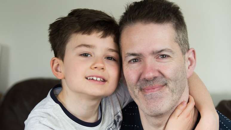 Receber todos os presentes de uma s&oacute; vez foi demais para Daniel, de 11 anos | Foto: Kevin Harrison