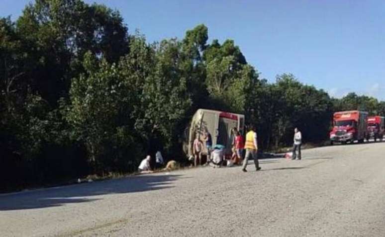 Acidente de ônibus deixa ao menos 12 turistas mortos no México