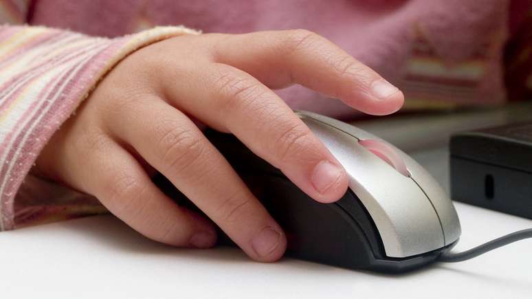 Aplicativos de transmiss&atilde;o ao vivo oferecem riscos a crian&ccedil;as e adolescentes