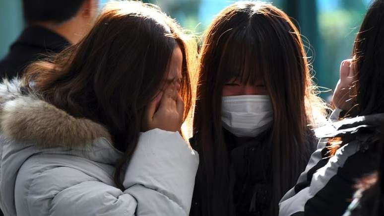 Manifesta&ccedil;&otilde;es de pesar surgiram no mundo todo, inclusive no Brasil | foto: YEON-JE/AFP/Getty Images