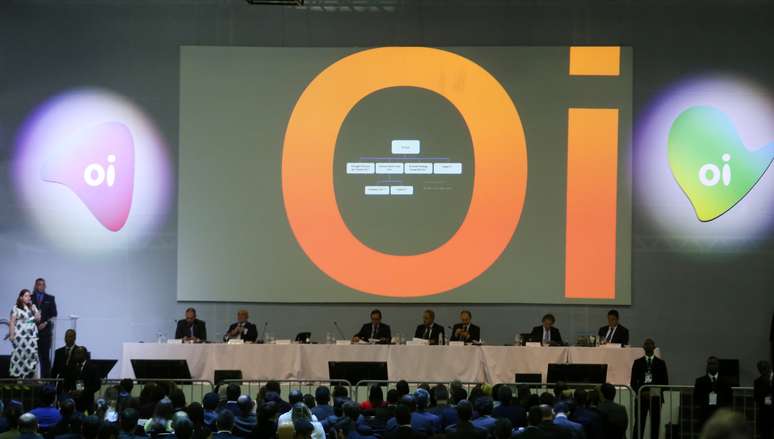 Brazilian telecommunications firm Oi SA officials and representatives of creditors attend the Oi's General Creditors' Meeting in Rio de Janeiro, Brazil December 19, 2017. REUTERS/Pilar Olivares