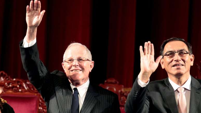 O primeiro vice-presidente do Peru, Martín Vizcarra (à direita), deve assumir a Presidência em caso de afastamento de PPK