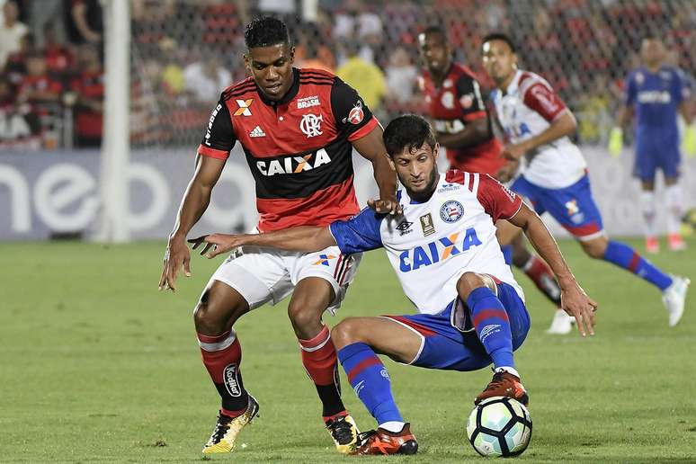 Juninho Capixaba, do Bahia, durante partida válida pela vigésima nona rodada do Campeonato Brasileiro 2017