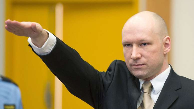 Breivik justificou-se dizendo que as 'injusti&ccedil;as do multiculturalismo' criaram ele e Ausonius