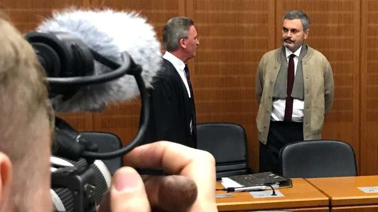 Ausonius durante seu julgamento em Frankfurt