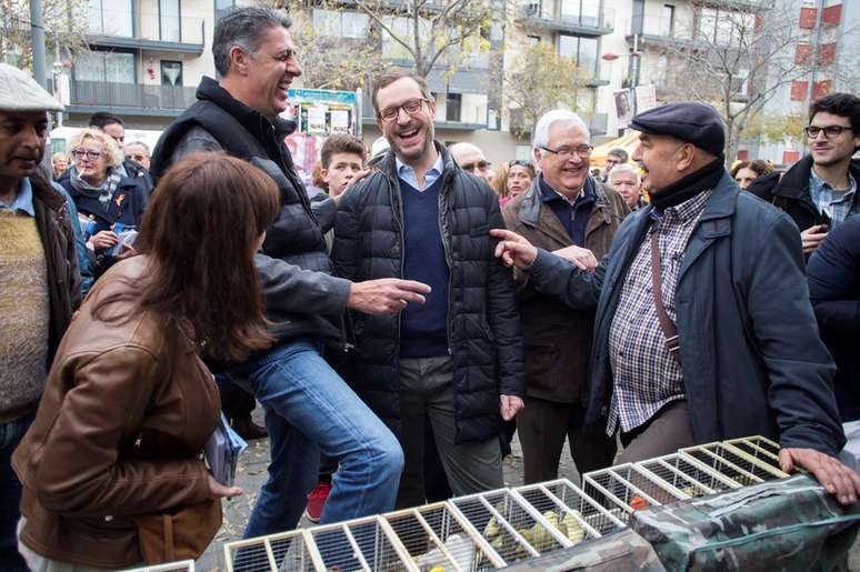 Xavier Garcia Albiol (à esq.) lidera o braço catalão do PP, do premiê Mariano Rajoy