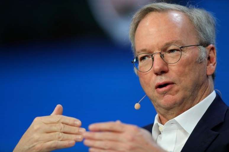 Eric Schmidt, presidente do conselho da Alphabet, durante confer&ecirc;ncia em Beverly Hills, Estados Unidos
1/05/2017 REUTERS/Mike Blake