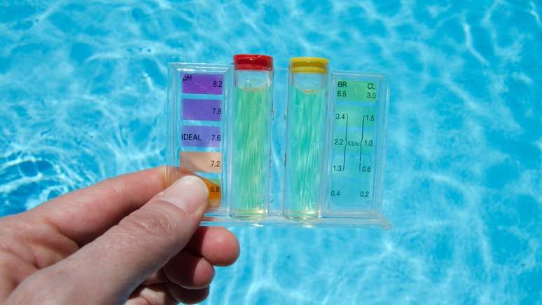 Em SP, piscinas públicas e semi-públicas são obrigadas a fazerem medições de desinfetante e de pH a cada duas horas / Foto: Getty Images