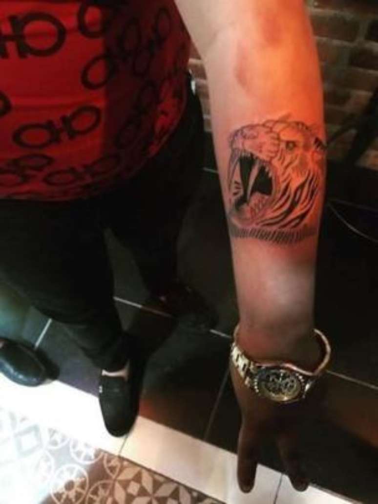Tatuagem de tigre no bra&ccedil;o de Lagunas Rosales