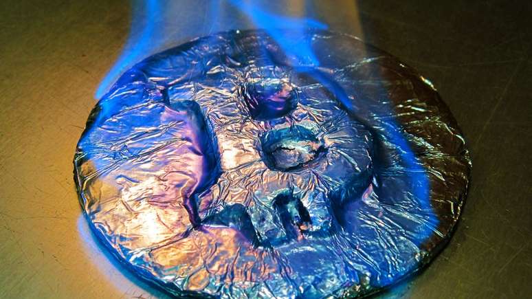 A maioria dos economistas acredita que as criptomoedas s&atilde;o uma nova bolha econ&ocirc;mica | Foto: Getty Images