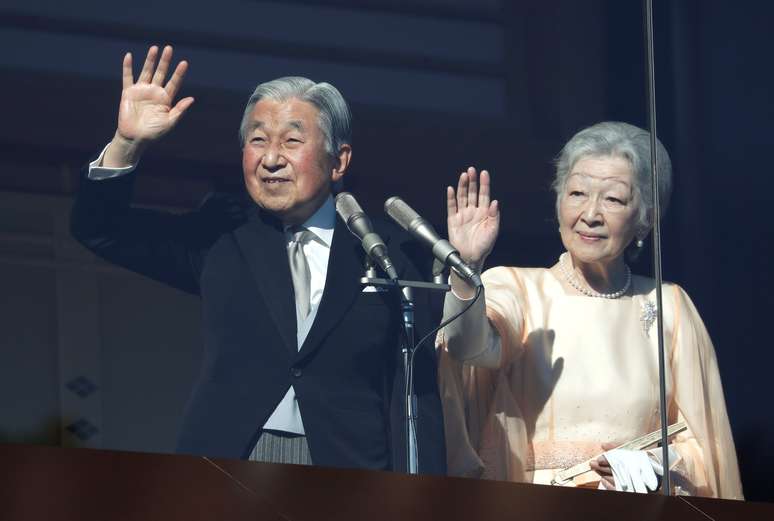 O imperador Akihito e sua mulher, Michiko
