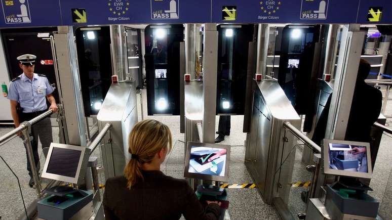 Alguns passaportes permitem leitura eletr&ocirc;nica