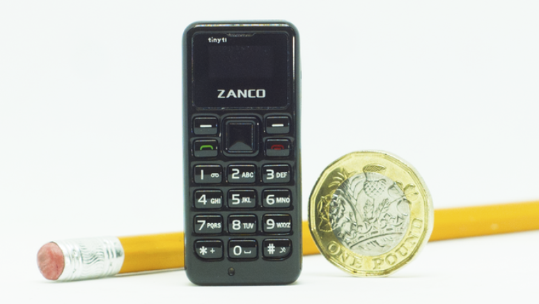 Compare o tamanho do Zanco Tiny T1 com uma moeda de uma libra esterlina
