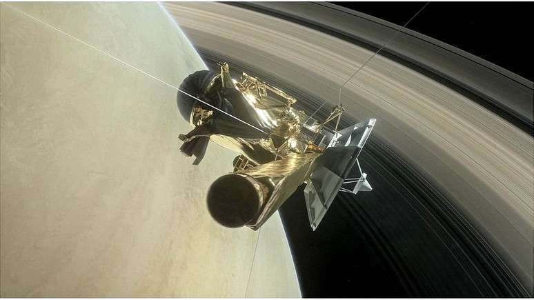 Durante seu último mergulho em Saturno, a Cassini ainda conseguiu enviar imagens para a Terra | Foto: NASA/JPL-CALTECH