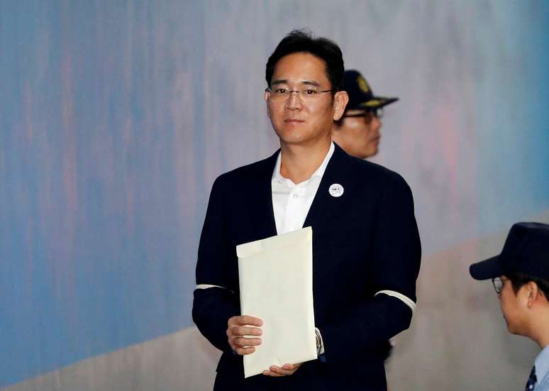 Vice-presidente do conselho de administra&ccedil;&atilde;o da Samsung Electronics, Jay Y. Lee, chega a tribunal em Seul, na Coreia do Sul 12/10/2017 REUTERS/Kim Hong-Ji