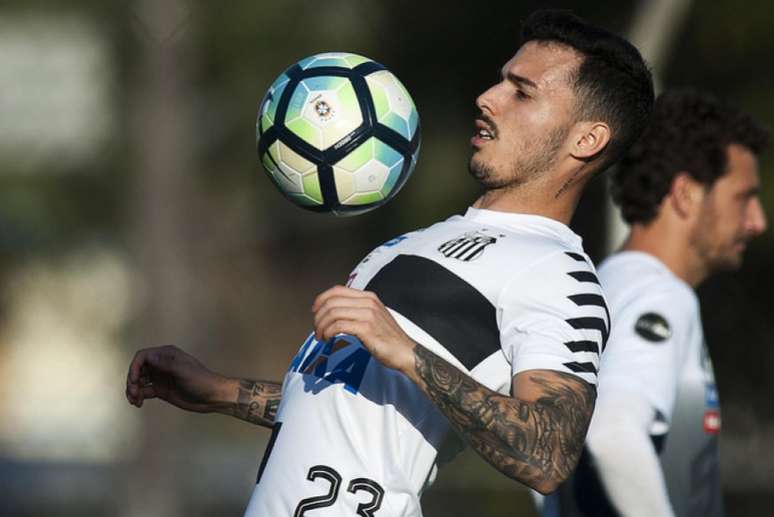 Zeca - Lateral pediu a rescisão contratual com o Santos alegando a falta de pagamento do FGTS e insegurança no trabalho. Desta forma, alguns clubes monitoram a situação do jogador.