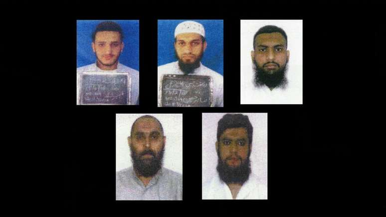 Cinco suspeitos de envolvimento na morte de Bhutto foram declarados inocentes, mas permanecem presos