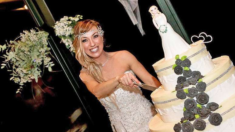 A italiana Laura Mesi gastou cerca de R$ 38 mil para celebrar o casamento consigo mesma, em um evento para 70 convidados | Foto: Micaela Martini