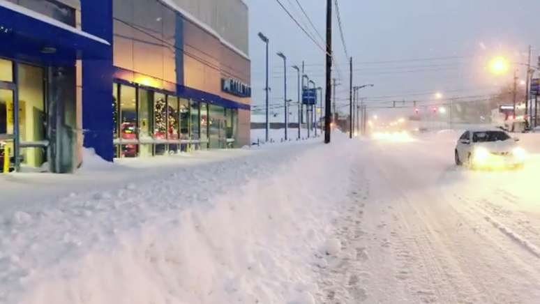 Camada de neve em rua da Pensilvânia