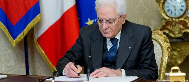 O presidente da Itália, Sergio Mattarell, dissolve o Parlamento e convoca nova eleição