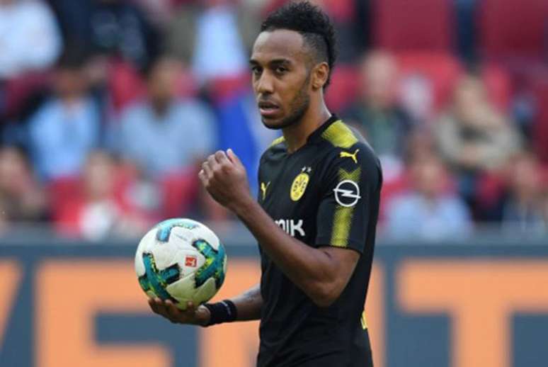 Aubameyang tem ótimos números em 2017/18: 21 gols em 23 partidas (Foto: CHRISTOF STACHE / AFP)