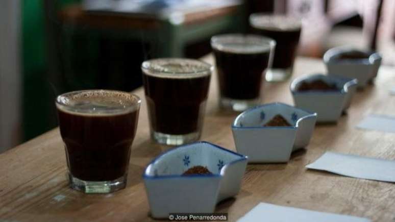 Provadores de caf&eacute; analisam itens como fragr&acirc;ncias, corpo e do&ccedil;ura | Foto: Jose Penarredonda
