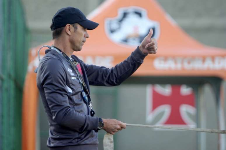 Comandando a equipe cruz-maltina, treinador conquistou a Taça Rio (Foto: Paulo Fernandes/Vasco.com.br)