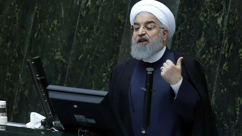 Presidente Hassan Rouhani é responsabilizado por manifestantes antigoverno pela situação econômica do país, que sofre com desemprego e inflação