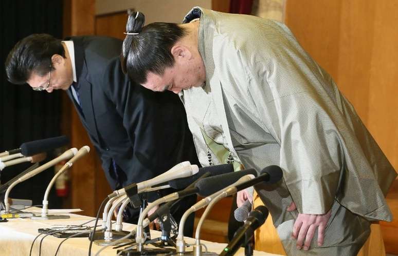 Harumafuji fez um pedido público de desculpas por causa de seu comportamento | Foto: AFP