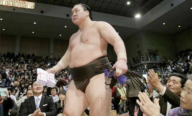 Campeão de sumô quebrou silêncio sobre as surras que teve de aguentar, e treinador também denunciou agressões | Foto: AFP/Getty Images